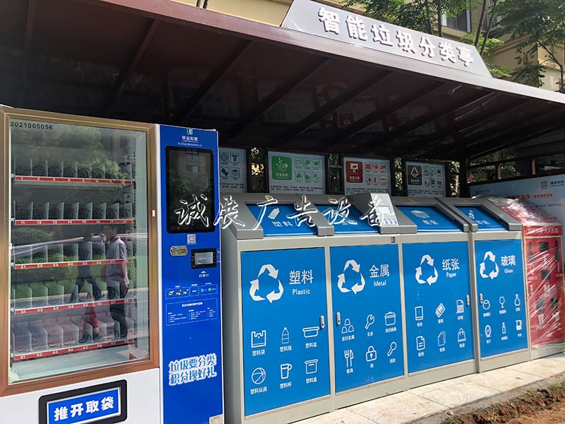 智能垃圾分類亭入駐龍游5個小區(qū)戶外廣告燈箱，預(yù)計7月底投入使用，正確扔垃圾能領(lǐng)獎品