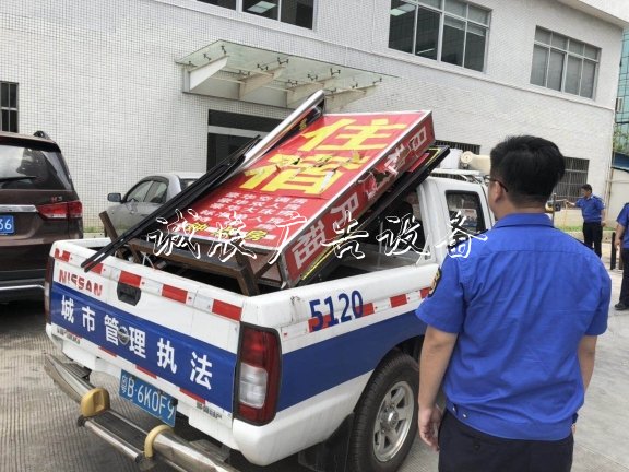 深圳沙井：強(qiáng)力整治違宣傳欄廠家規(guī)移動(dòng)燈箱廣告，為民除