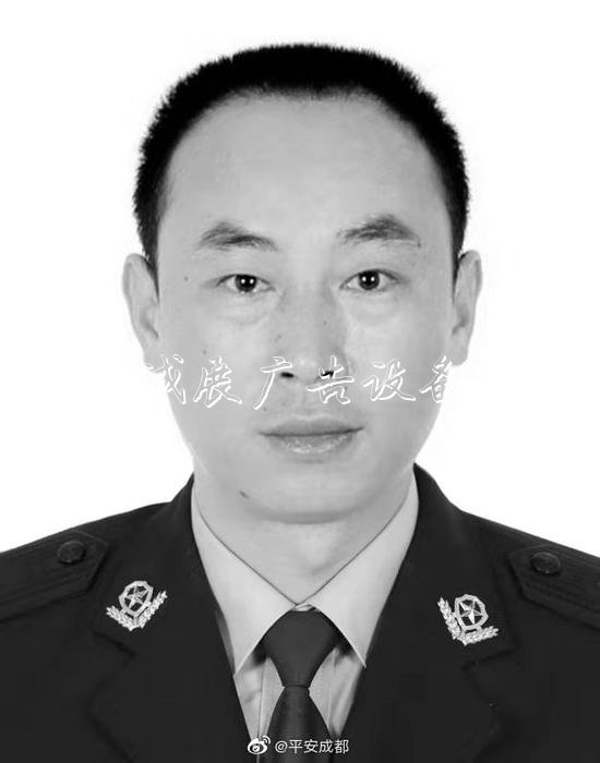 哀悼！抗洪救災(zāi)犧牲輔路燈燈箱警羅永紅遺體告別儀式舉行