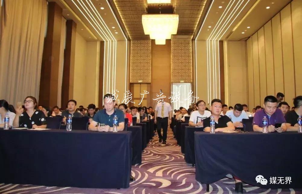 廣告主，請(qǐng)別再浪費(fèi)太陽(yáng)能垃圾桶廣告費(fèi)！戶外廣告投放的1