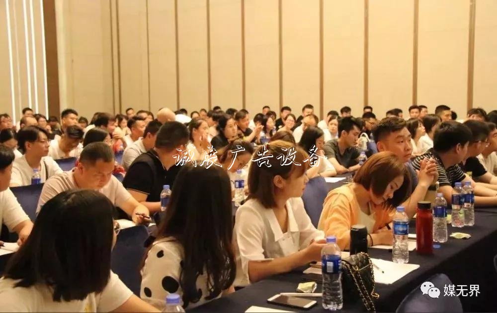 廣告主，請(qǐng)別再浪費(fèi)太陽(yáng)能垃圾桶廣告費(fèi)！戶外廣告投放的1