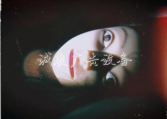 嚇人！這是什么垃圾？打文化宣傳欄開垃圾箱后差點兒魂兒也沒了