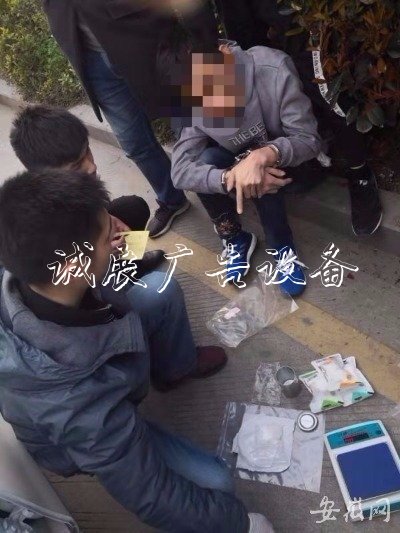 桐城警方斬?cái)嘁粭l跨省路燈燈箱販毒鏈條 抓獲犯罪嫌疑人18名