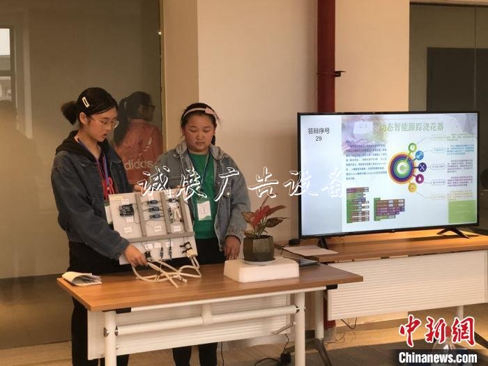 自動(dòng)分類(lèi)垃圾桶、智能澆路燈燈箱花器 上海“00后”展示科創(chuàng)實(shí)力