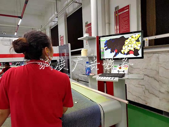 為什么說民營企文化宣傳欄業(yè)是“自己人”？