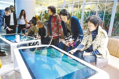 沉浸式旅游帶來(lái)新戶外廣告燈箱體驗(yàn)（消費(fèi)視窗）